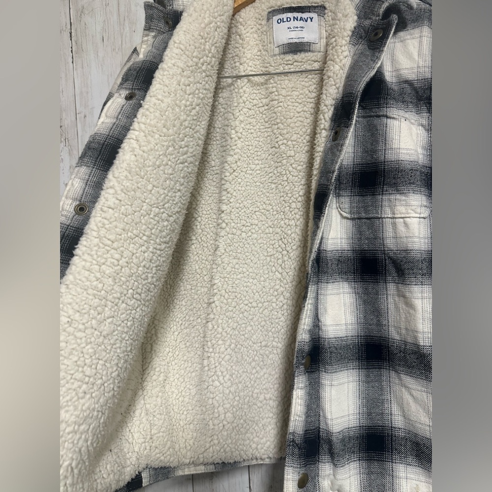 Old Navy Checkered Flannel Sherpa Lines Jacket Size XL boys - Picture 5 of 7